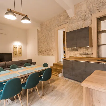 House Papin Apartamento Komiža